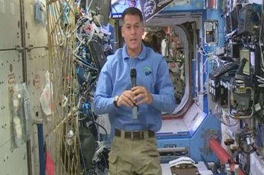 Atlanta astronaut eats Thanksgiving dinner in space!