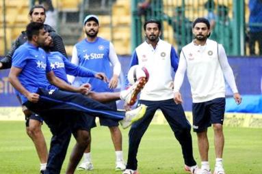 See what Our Cricketers Do When Rain Gives Them Break},{See what Our Cricketers Do When Rain Gives Them Break