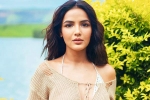 Jasmin Bhasin's corneal damage is an eye-opener for all contact-lens misusers