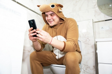 Using your phone on the toilet will invite a Painful Disease