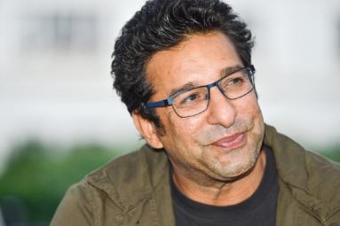 Wasim Akram interrupted in LIVE show