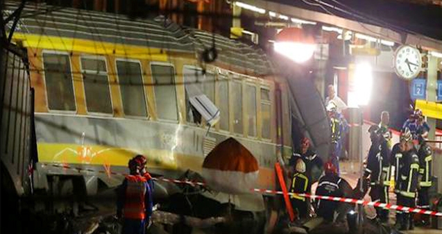 Horrific derailment takes place in France!},{Horrific derailment takes place in France!