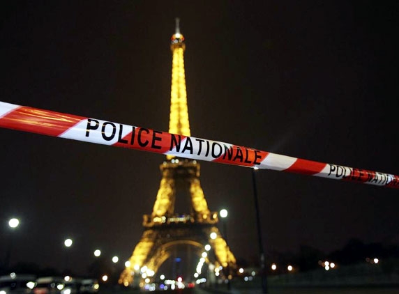 Eiffel Tower faces Bomb Threat!