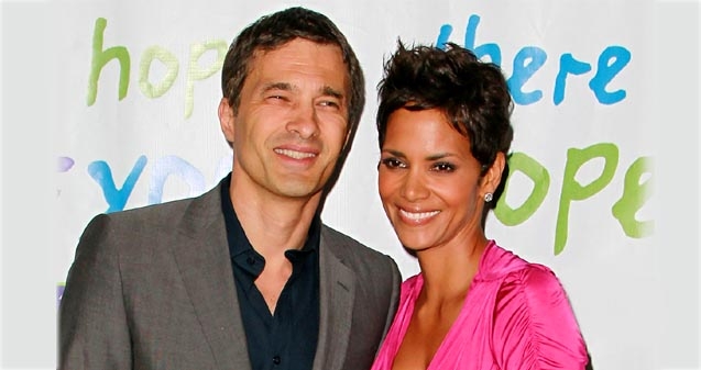 Hush-hush wedding for Halle Berry},{Hush-hush wedding for Halle Berry